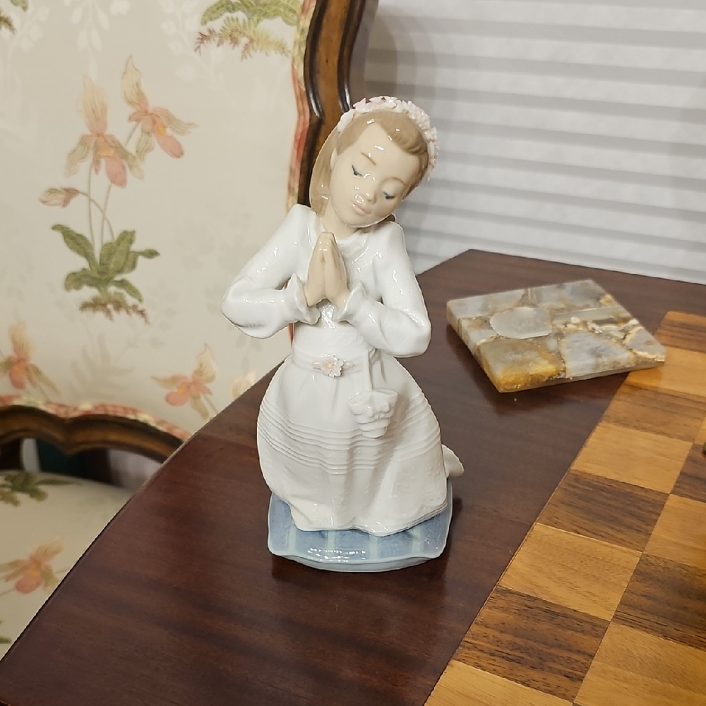 Lladro Porcelain Praying Girl Figurine